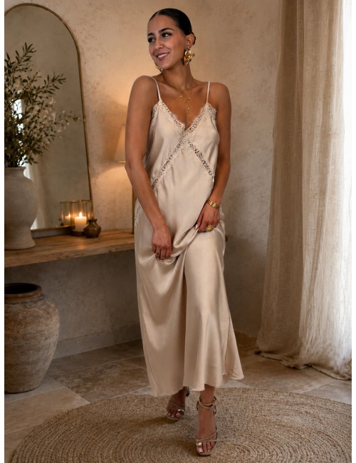 Robe longue décolleté à dentelle beige FEVER