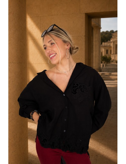 Chemise légère à broderies noire BRUNETTA