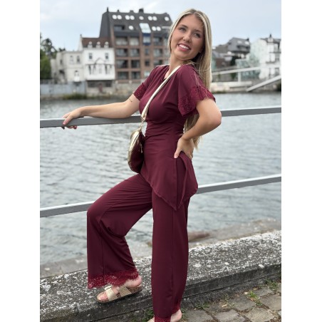Pantalon effet satiné à dentelles bordeaux Jennifer