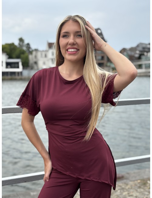 Blouse satinée à dentelles bordeaux Irina