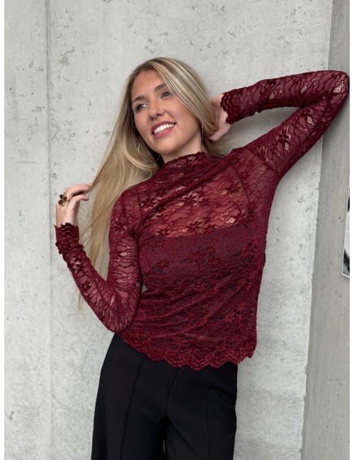 Blouse en dentelles transparente bordeaux Malika