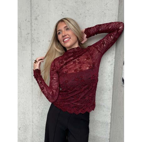 Blouse en dentelles transparente bordeaux Malika