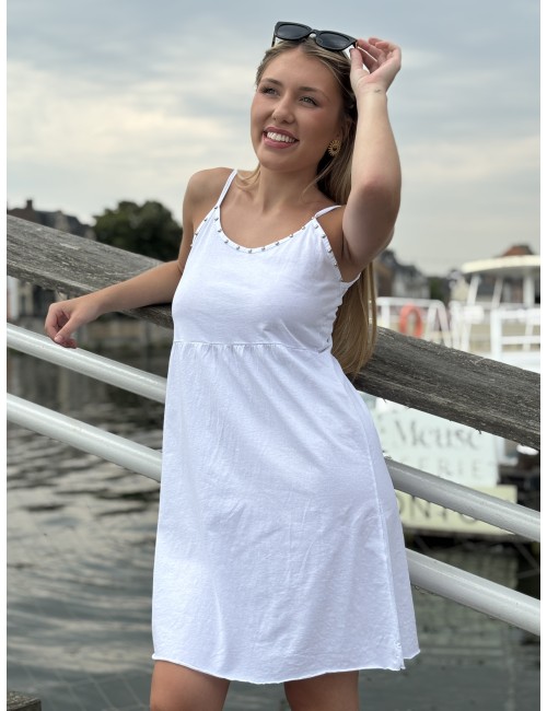 Robe courte à fines bretelles et détails cloutés blanche Sophie