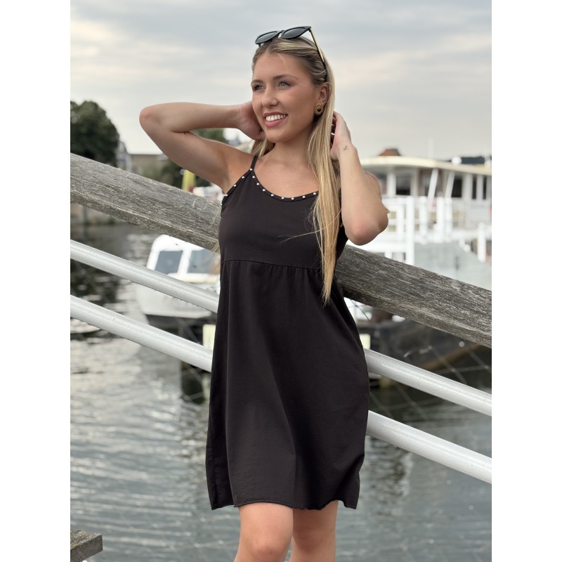 Robe courte à fines bretelles et détails cloutés choco Sophie