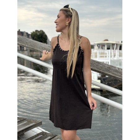 Robe courte à fines bretelles et détails cloutés choco Sophie