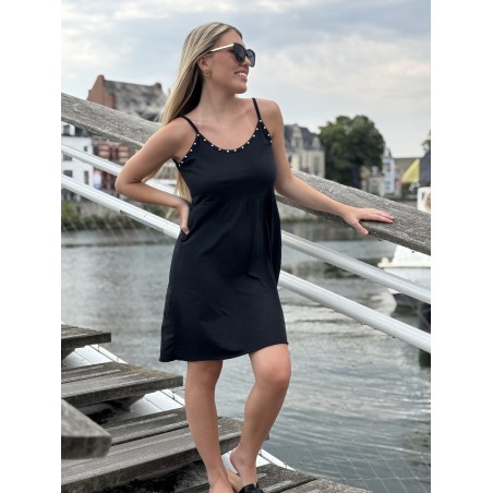Robe courte à fines bretelles et détails cloutés noire Sophie